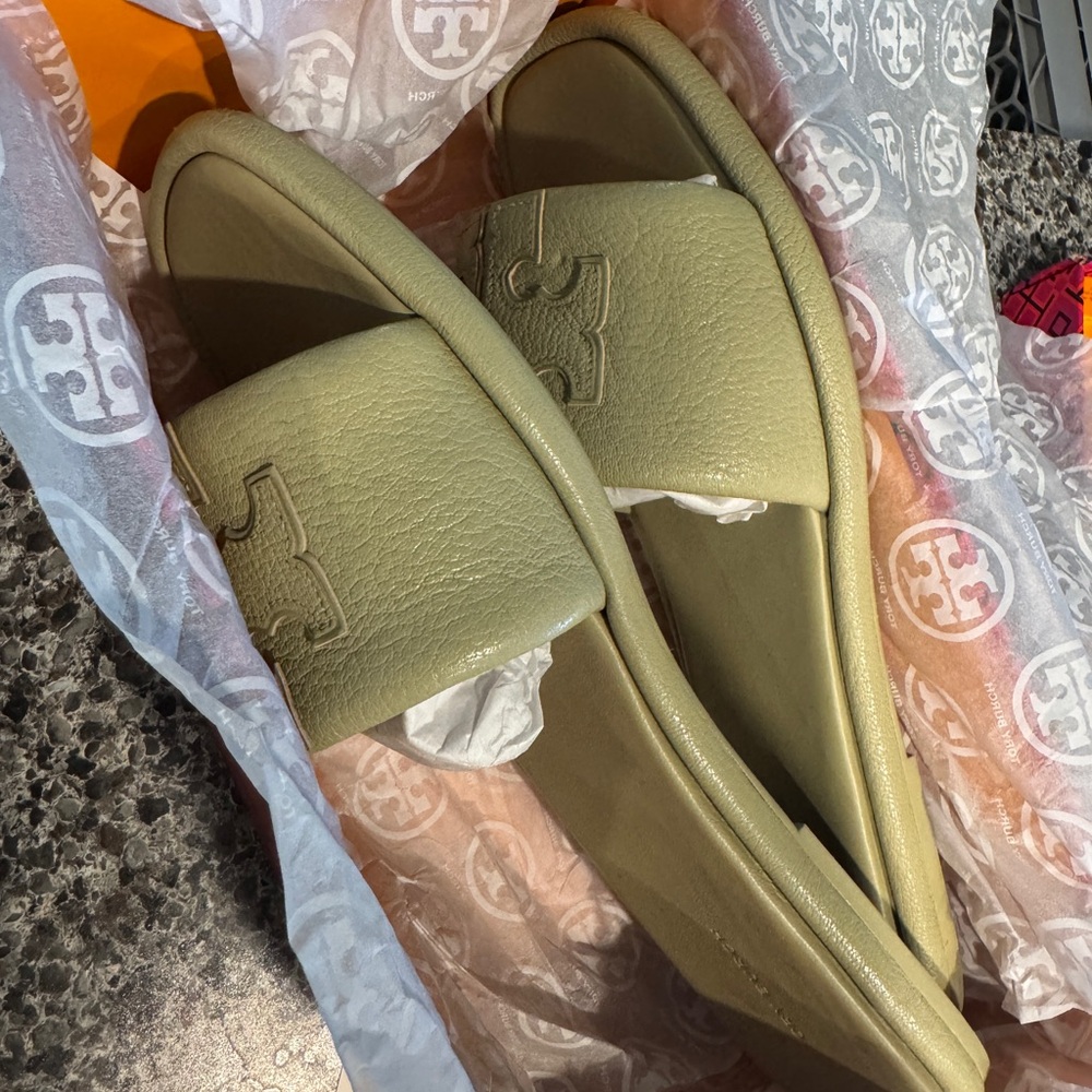Tory Burch Women's Cream Slide Sandals - Picture 5 of 6